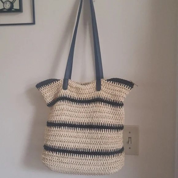 Striped Chic Woven Tote Bag - Picture 4 of 6